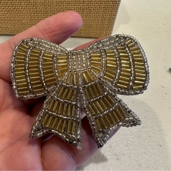 Vintage 1988 Avon set of 2 “All that Glitters” pins/brooch- Ponsettia & Bow tie - Picture 10 of 12